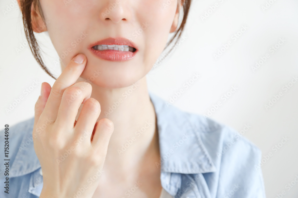 口の中にできものができたら歯医者に行くべき？